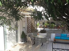 FiloSofias Home - The Best Luxury Guest House for Friends and Family in Rethymno-Crete，位于Angeliana的公寓