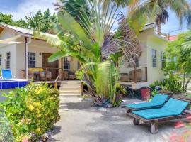 Amanda's Place Casita Carinosa - pool and tropical garden，位于库尔克岛的乡村别墅