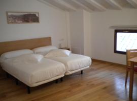 Hotel Rural Museo La Alpargata，位于Cervera del Río Alhama的酒店