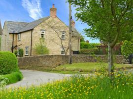 Brook Farm Cottage，位于布拉克利的酒店