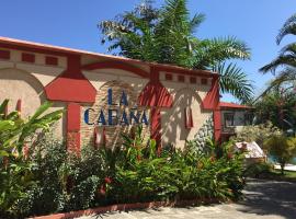 Hotel La Cabaña，位于Ciudad Melchor de Mencos的酒店