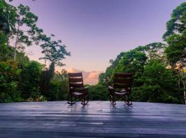 月神山林小屋，位于Carate的酒店