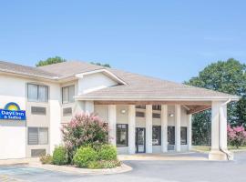 Days Inn & Suites by Wyndham Brinkley，位于Brinkley的酒店