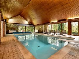 Durbuy Forest Villa with Pool，位于格朗当的酒店