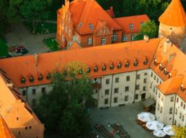 Hotel Zamek Bytów，位于贝图夫的酒店