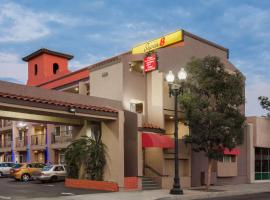 Super 8 by Wyndham El Cajon San Diego，位于埃尔卡洪的酒店