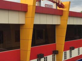 Velocity Suites，位于Surallah的酒店