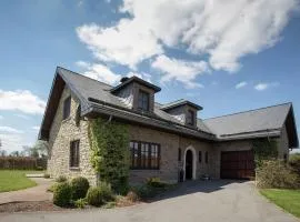 Villa East Canton with Sauna