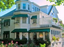 Harbour Towne Inn on the Waterfront，位于布斯贝港Coastal Maine Botanical Garden附近的酒店