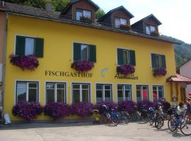 Fischgasthof Aumüller，位于Obermühl的带停车场的酒店