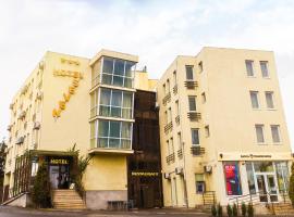 Hotel Seven，位于克卢日-纳波卡的酒店