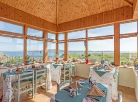 Dolphin Beach House，位于克利夫登的酒店