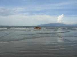 ACIOLY'S BEACH HOUSE，位于卡拉瓜塔图巴Bus Station of Caraguatatuba附近的酒店