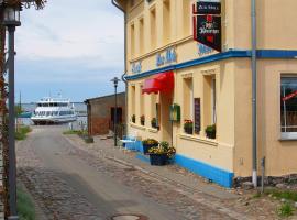 Hotel-Pension Zur Mole，位于吕根岛上的维克的酒店