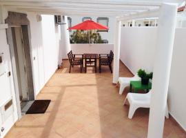 Apartamento Praia de Altura-Terraço BBQ-Wfi-AC，位于阿尔图拉的酒店