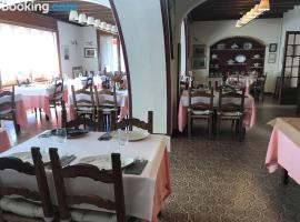 Hotel Hostal de la Glòria，位于比拉德劳的酒店