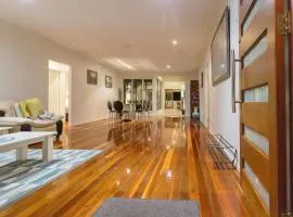 Spacious House in Heart of Surfers Paradise