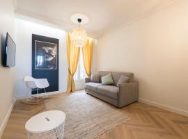 F2 chambre en duplex (calme) plein centre ville 1 min de la plage，位于圣拉斐尔的豪华酒店