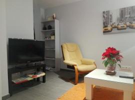 COZY APARTAMENT 10 MINUTES FROM THE HEART OF MADRID，位于马德里邮政电信博物馆附近的酒店