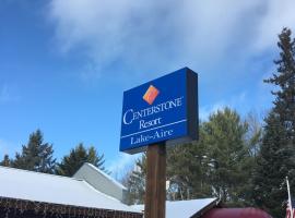 Centerstone Resort Lake-Aire，位于TomahawkRhinelander-Oneida County - RHI附近的酒店