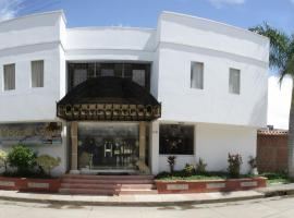 莱昂酒店，位于阿瓜奇卡的酒店