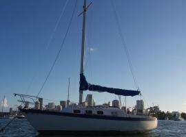 典雅帆船30号船屋，位于迈阿密的船屋