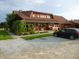 Restaurace Vráž，位于Trhové Sviny的酒店
