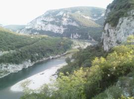 gîte en sud Ardèche，位于吕奥姆的酒店