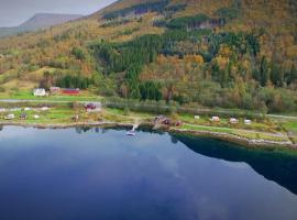 Fagervik Camping，位于TresfjordOrskogfjellet Skisenter T-Trekk附近的酒店