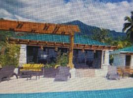 Paraiso rainforest and beach hotel，位于奥莫阿的酒店