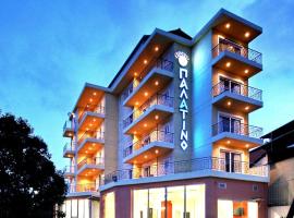 帕拉天奴客房加公寓酒店，位于特里波利斯的酒店