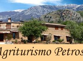 Agriturismo Petrosa，位于卡斯特罗维拉里的酒店