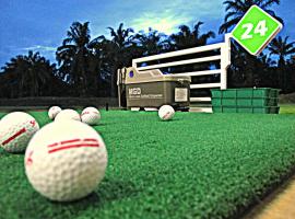 高尔夫球练习场棕榈度假酒店，位于甲米镇的度假村