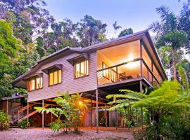 Daintree Magic Holiday House，位于Cow Bay的酒店