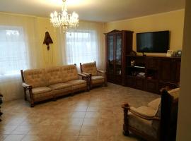 Lauris House Rent，位于Lentvaris的酒店