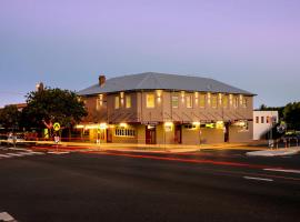 Pier Hotel Coffs Harbour，位于科夫斯港的酒店