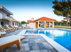 Villa Apartments Marko & Šimun，位于卡什泰拉的酒店