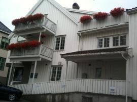 Holsthuset Losji，位于格里姆斯塔The Ibsen House附近的酒店