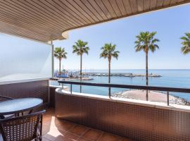 Beachfront Apartment Marbella，位于马贝拉的度假村