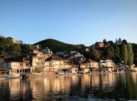 Rooms and Apartaments De Niro，位于特佩杰卡的酒店