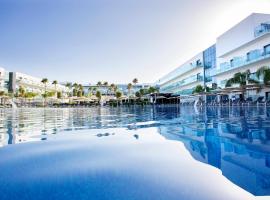 格兰康尼尔水疗时尚酒店，位于科尼尔-德拉弗龙特拉的海滩酒店