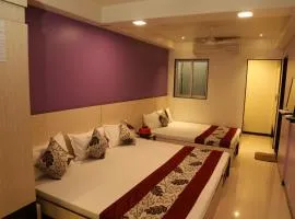 HOTEL MADNI ROYALE (50 Mtrs from Dargaah), Ajmer