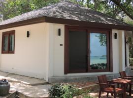 The C Samet Beach Resort SHA Plus，位于沙美岛的带泳池的酒店