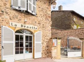 Hôtel La Benoite，位于Salles-Arbuissonnas的酒店
