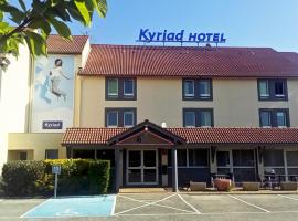 基里亚德里昂东圣博内姆尔酒店，位于圣博内德米尔里昂圣修伯利机场 - LYS附近的酒店