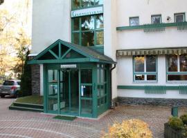 Hotel Gyöngyvirág，位于玛塔弗瑞德的酒店