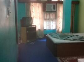 Hotel Darbar，位于Naksalbāri的酒店