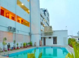 Sivaranjani Hotel，位于霍苏尔的酒店
