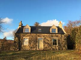 Dunvegan Castle Keepers Cottage，位于邓韦根邓韦根城堡附近的酒店