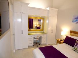 Beach Two Bedroom Loft Suite E29，位于欧丘里欧的酒店